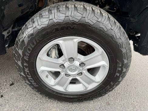 Used 2014 Toyota Tundra SR5 w/ SR5 Upgrade Package AWD/4WD image 23