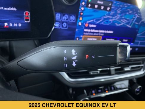 Certified 2025 Chevrolet Equinox EV LT FWD image 8
