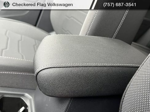New 2025 Volkswagen Taos SE image 42