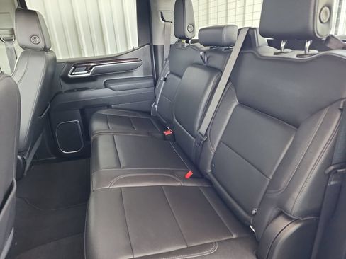 Used 2025 GMC Sierra 1500 SLT AWD/4WD image 39