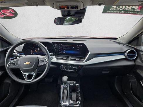 Used 2025 Chevrolet Trax LT w/ LT Convenience Package image 15