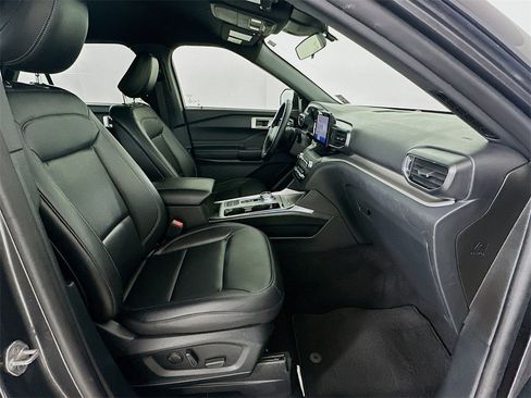 Used 2020 Ford Explorer XLT w/ Equipment Group 202A image 31