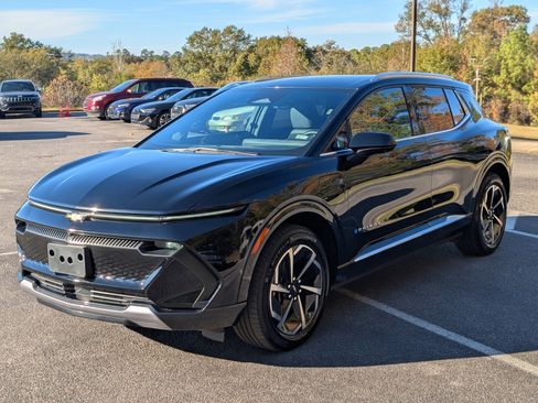 Used 2025 Chevrolet Equinox EV LT w/ Convenience Package image 5