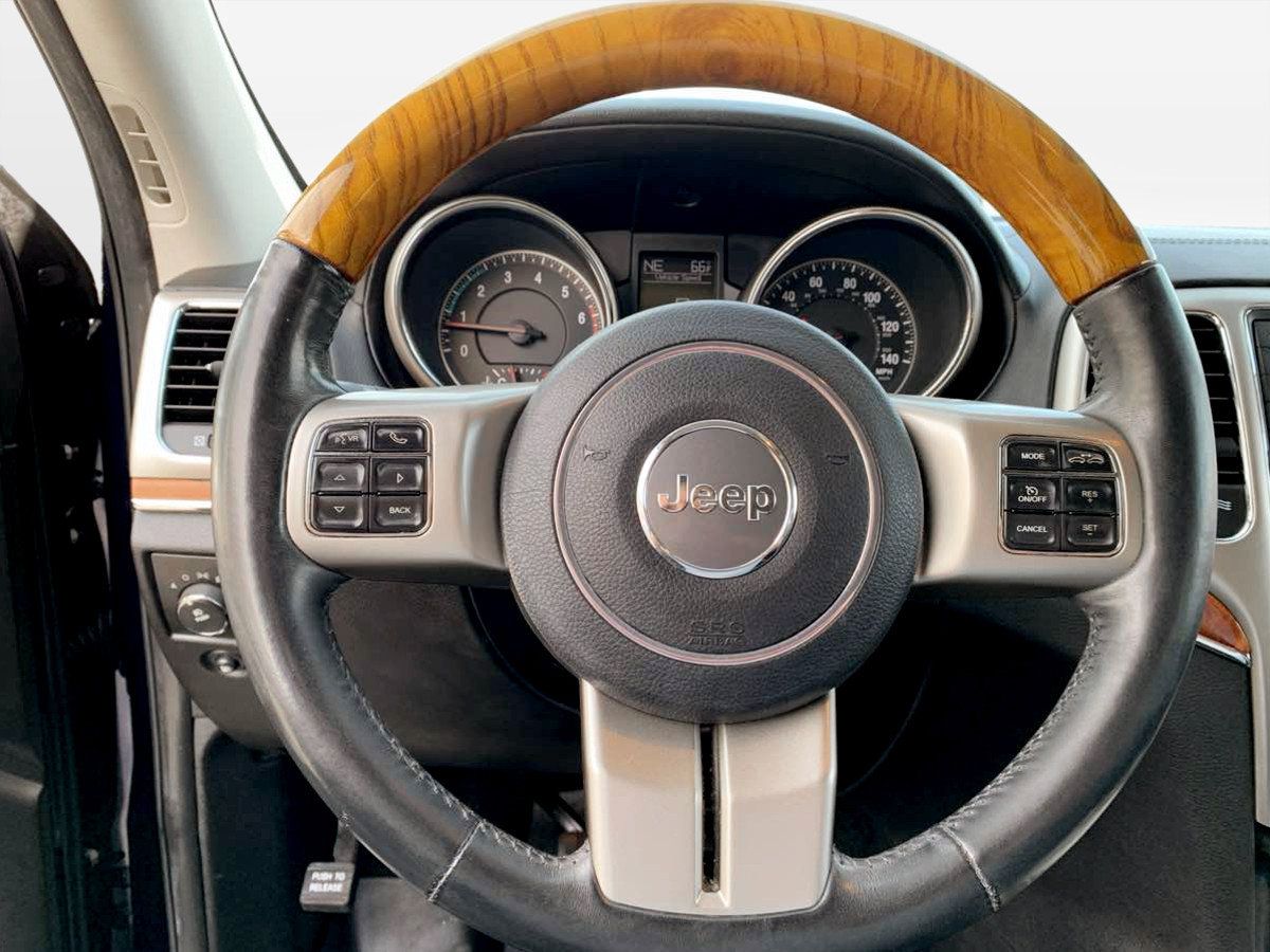 Used 2013 Jeep Grand Cherokee Overland w/ Advance Technology Group AWD/4WD image 23