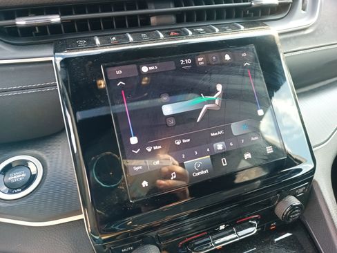 Certified 2024 Jeep Grand Cherokee Laredo X image 22