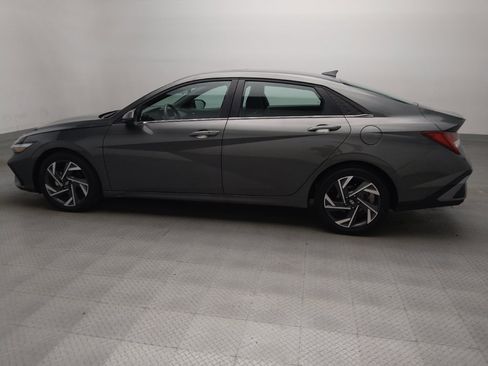 Used 2025 Hyundai Elantra SEL FWD image 3
