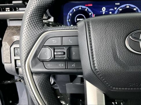 Used 2025 Toyota Tacoma Limited AWD/4WD image 18