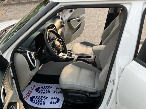 Used 2020 Kia Soul LX image 17