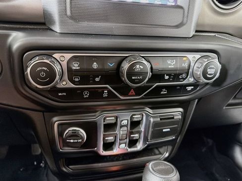 Used 2022 Jeep Gladiator Sport AWD/4WD image 15