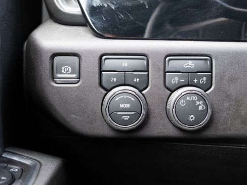 Used 2024 Chevrolet Silverado 3500 LT image 10