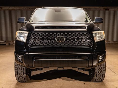 Used 2018 Toyota Tundra Platinum image 2