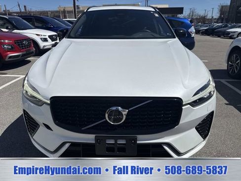 Used 2023 Volvo XC60 B5 Plus AWD/4WD image 12