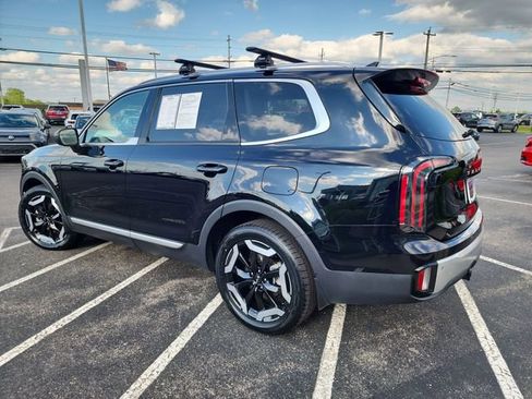 Used 2024 Kia Telluride EX w/ EX Captain's Chair Package FWD image 5