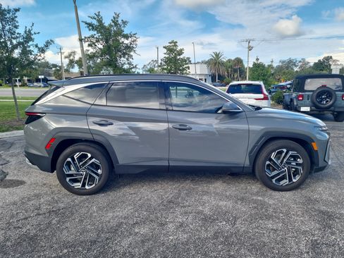 Used 2025 Hyundai Tucson Limited FWD image 8