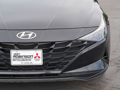 Used 2023 Hyundai Elantra SE FWD image 9