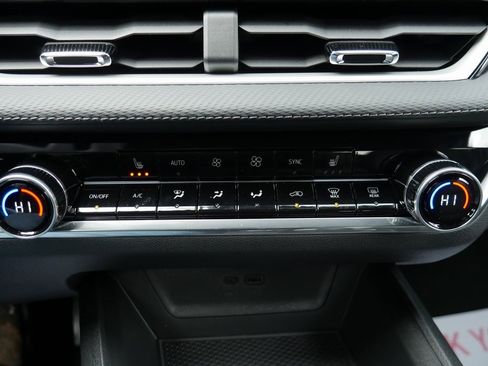 New 2026 Chevrolet Equinox LT image 18