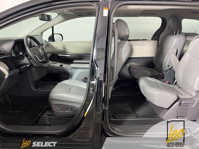 Used 2021 Toyota Sienna XLE FWD image 21