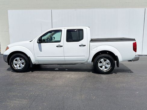 Used 2010 Nissan Frontier SE RWD image 2
