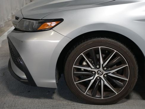 Used 2024 Toyota Camry SE FWD image 5