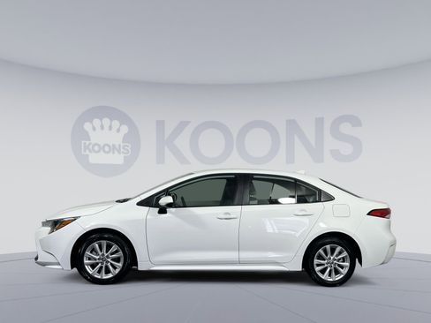 Used 2025 Toyota Corolla LE w/ LE Premium Package FWD image 7