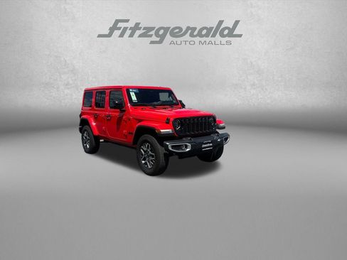 Used 2025 Jeep Wrangler Unlimited Sahara AWD/4WD image 1
