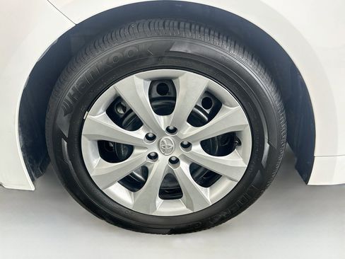 Used 2025 Toyota Corolla LE FWD image 11
