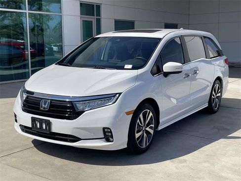 Used 2022 Honda Odyssey Touring image 2