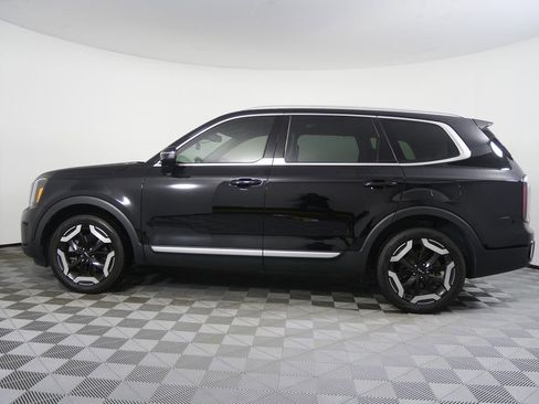 Used 2023 Kia Telluride EX w/ EX Captain's Chair Package image 6
