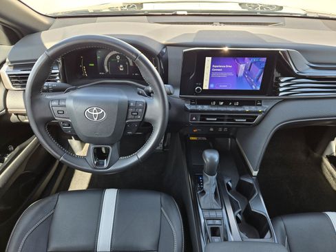 Used 2025 Toyota Camry SE w/ Convenience Package FWD image 6