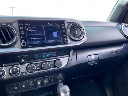 Used 2023 Toyota Tacoma TRD Off-Road w/ Technology Package AWD/4WD image 35