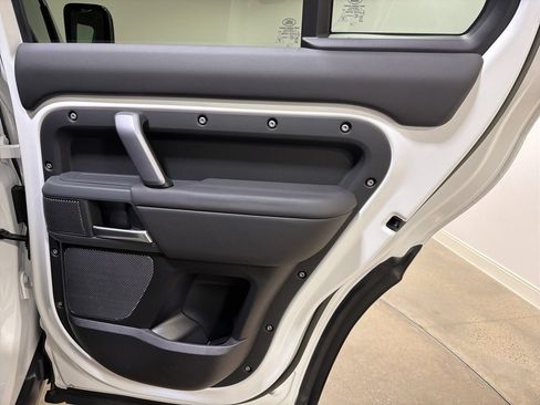 Used 2023 Land Rover Defender 110 X-Dynamic SE image 26