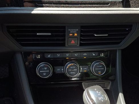 Used 2023 Volkswagen Jetta SE w/ Panoramic Sunroof Package FWD image 17