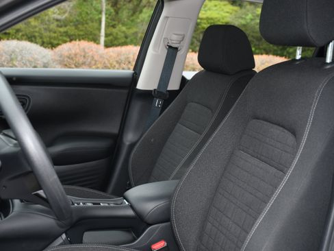 Used 2025 Honda HR-V LX image 11