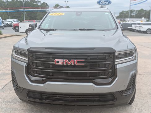 Used 2023 GMC Acadia SLE w/ Driver Convenience Package image 3