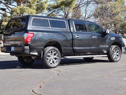 Used 2017 Nissan Titan SV image 5