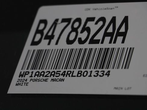 Used 2024 Porsche Macan AWD/4WD image 24
