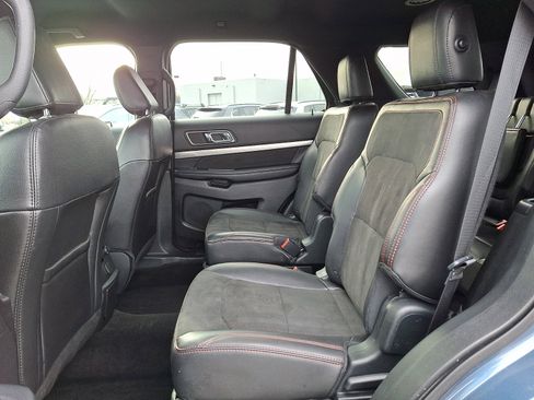 Used 2018 Ford Explorer XLT w/ Equipment Group 202A image 11