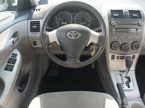 Used 2011 Toyota Corolla LE FWD image 5