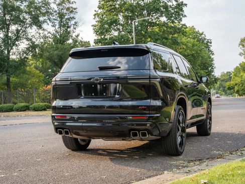 Used 2024 Chevrolet Traverse RS w/ LPO, Floor Liner Package FWD image 6