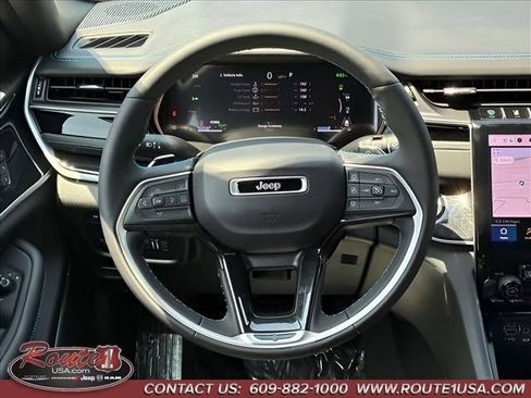 Used 2023 Jeep Grand Cherokee Trailhawk image 14