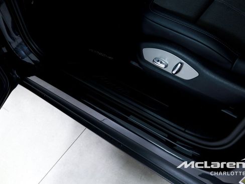 Used 2024 Porsche Macan AWD/4WD image 16