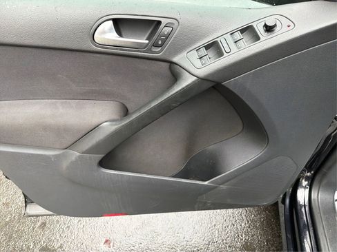 Used 2012 Volkswagen Tiguan S image 20