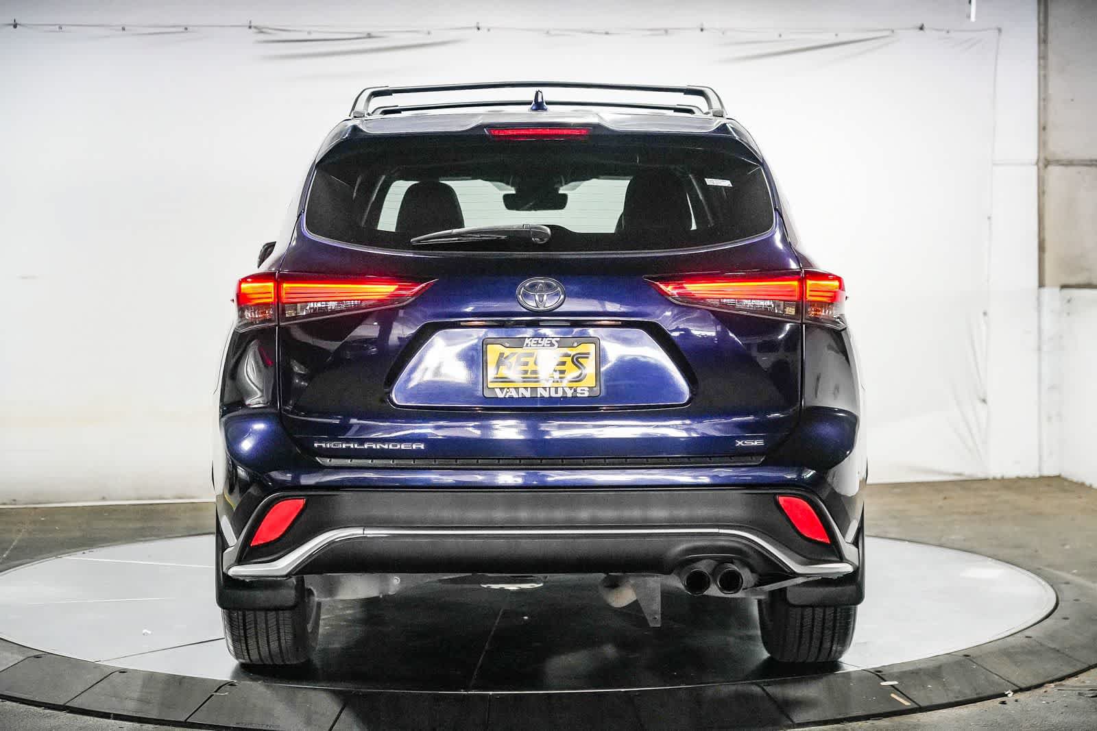 Used 2023 Toyota Highlander XSE FWD image 5