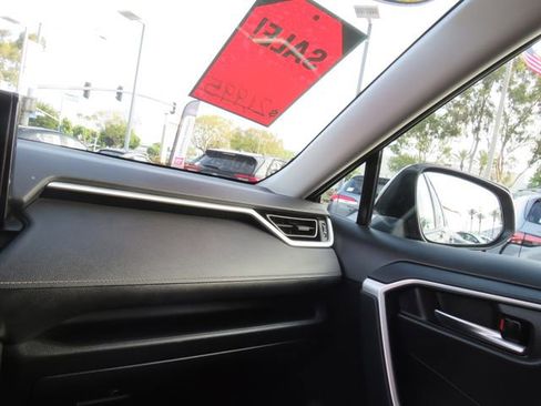 Used 2022 Toyota RAV4 XLE image 29