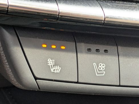 Used 2024 Cadillac XT4 Premium Luxury image 32