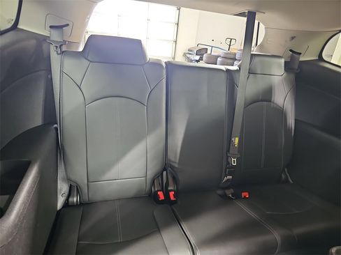 Used 2017 Chevrolet Traverse LT image 15