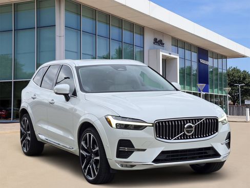 Used 2023 Volvo XC60 B5 Ultimate w/ Climate Package image 2