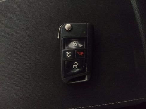 Used 2017 Volkswagen Golf S image 32