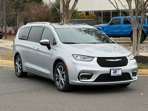 New 2026 Chrysler Pacifica Pinnacle image 1