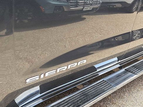 Used 2019 GMC Sierra 1500 SLT image 11